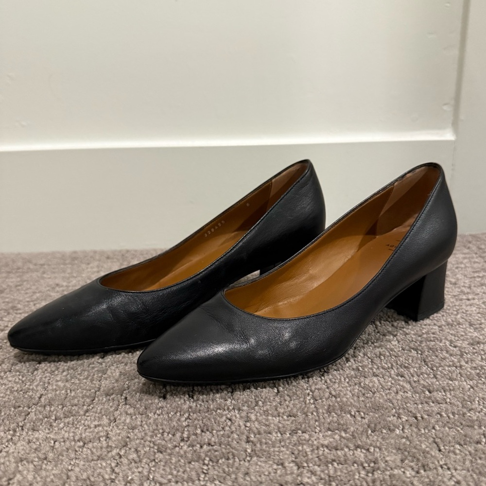 Like new Aquatalia Black Leather Pasha Pump - Size 6 - Picture 2 of 13
